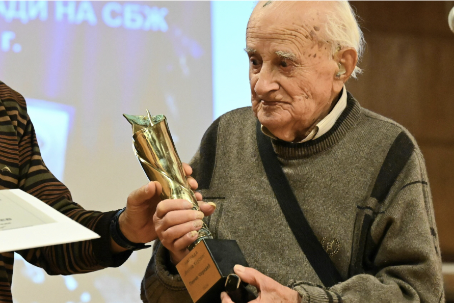 97-годишин журналист получи  Голямата награда на СБЖ за 2024 г
